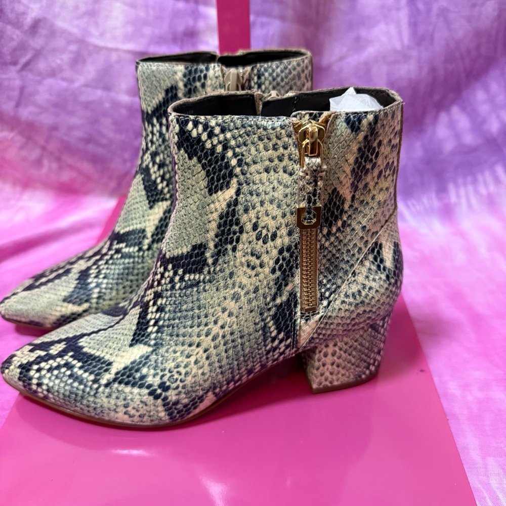 Cole Haan Women's Eva Bootie Snake Skin Print Boot.SZ:5.5 - Picture 3 of 7